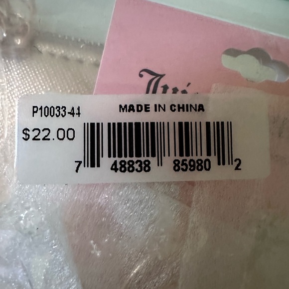 ⛔️SOLD⛔️Juicy Couture Signature Logo Heart Shaped Hoop Earrings - Picture 6 of 6